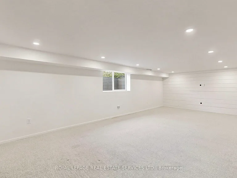 255 Oakwood Cres — Photo 34