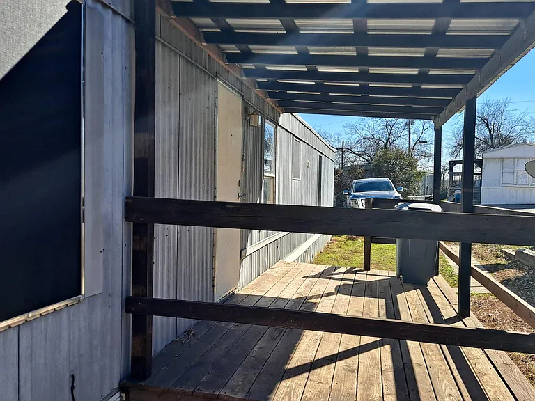 2000 S Burleson Blvd #13 — Photo 2