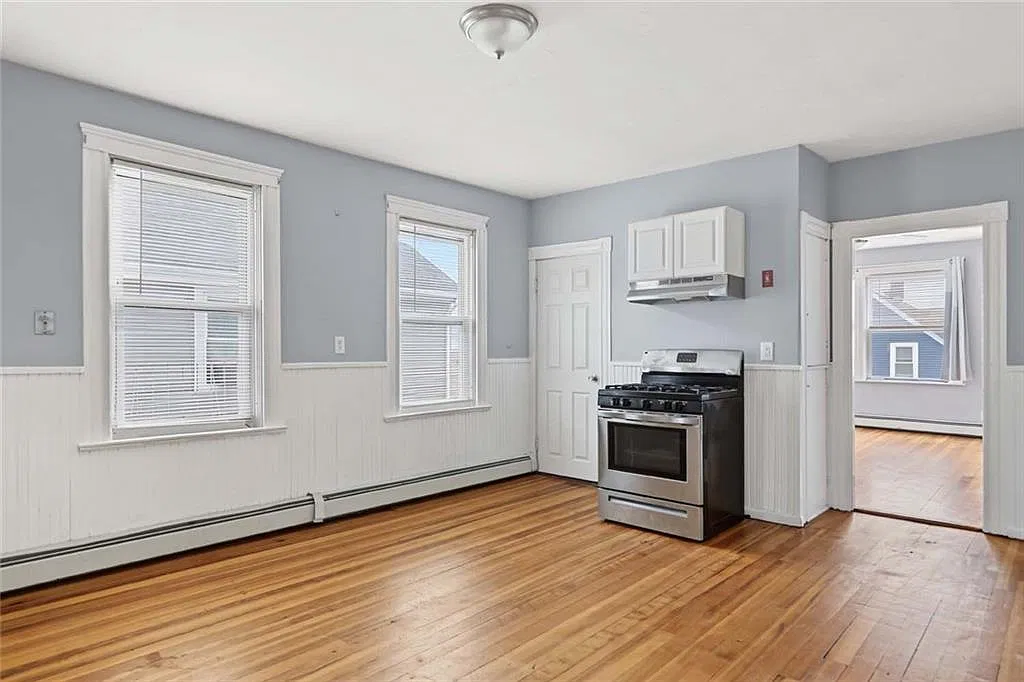 3 bed, 1.0 bath, 1000 sqft, $1,800 — Photo 4