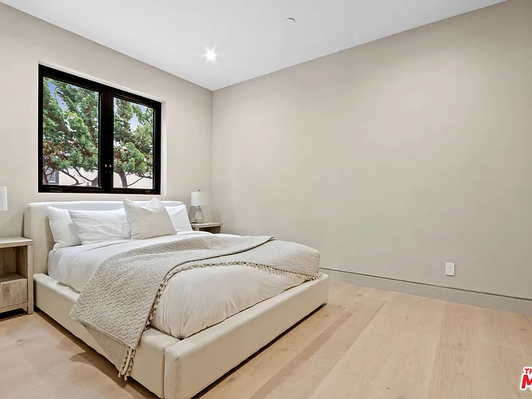 2225 Walnut Ave — Photo 9