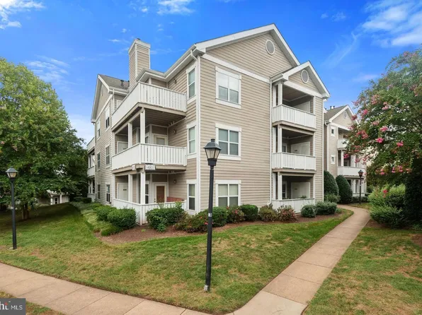 14302 Rosy Ln APT 33, Centreville, VA 20121