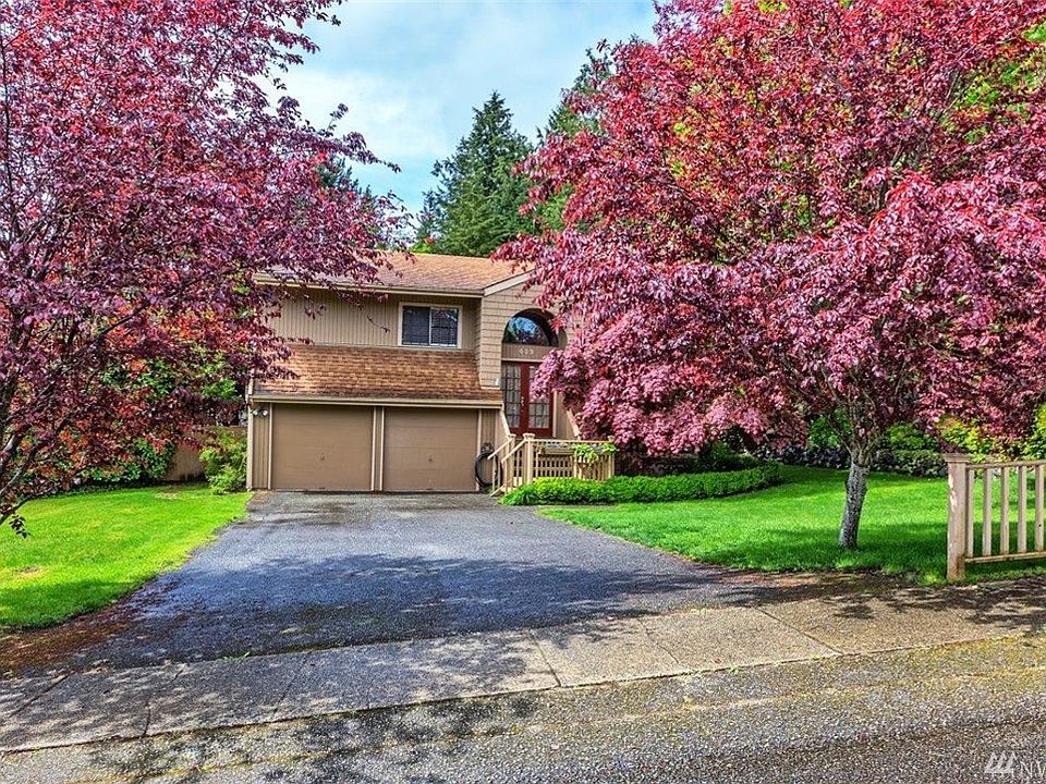 1st image of 409 Falcon Ct NE