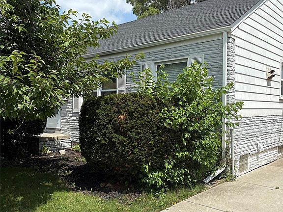 5th image of 18827 Woodside St