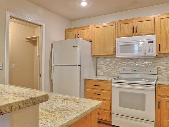 5th image of 1409 W Orchard Ave