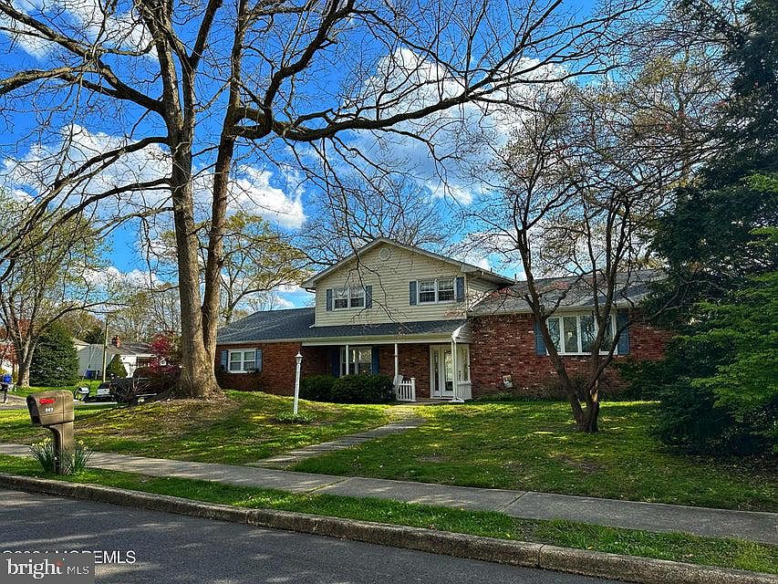 1st image of 869 Knight St