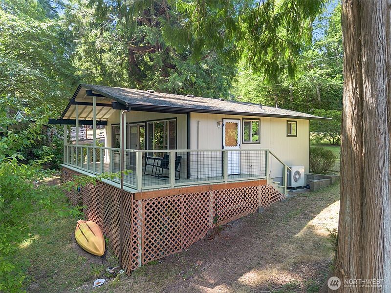 2nd image of 550 E Lakeshore Drive W