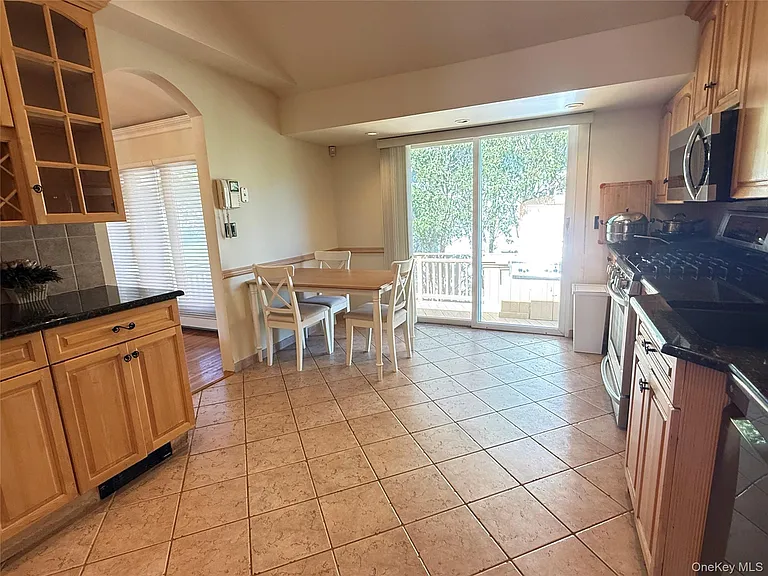 14 Millpond St — Photo 11