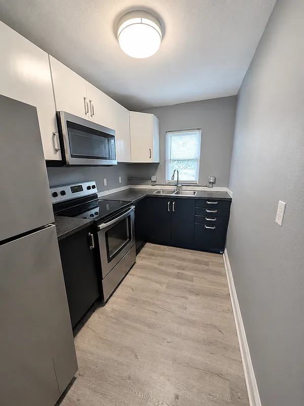 2 bed, 1.0 bath, 612 sqft, $995 — Photo 1