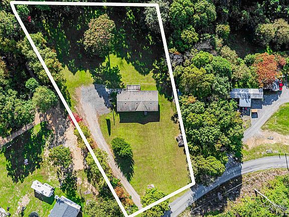 2nd image of 768 Nicholson Loop Rd