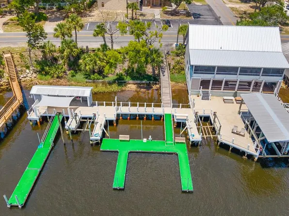 616 Riverside Dr, Steinhatchee, FL 32359