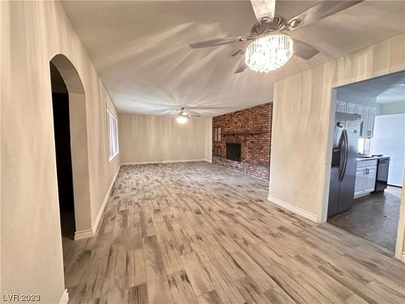 5th image of 1810 Leonard Ln