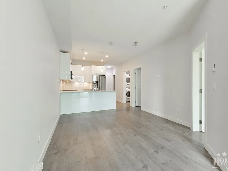 20696 Eastleigh Cres #318 — Photo 6