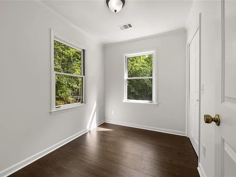 1260 Heards Ferry Rd — Photo 30