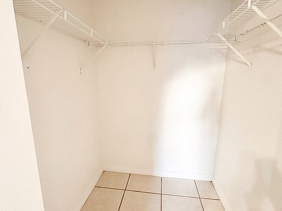 3rd image of 4569 Golfview Blvd