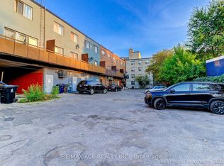 428 Dawes Rd #D, Toronto, ON M4B2E8