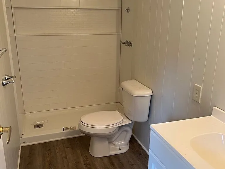 138 Sutton Ct — Photo 9