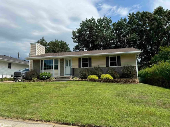1004 Skylane Dr, Norwalk, IA 50211