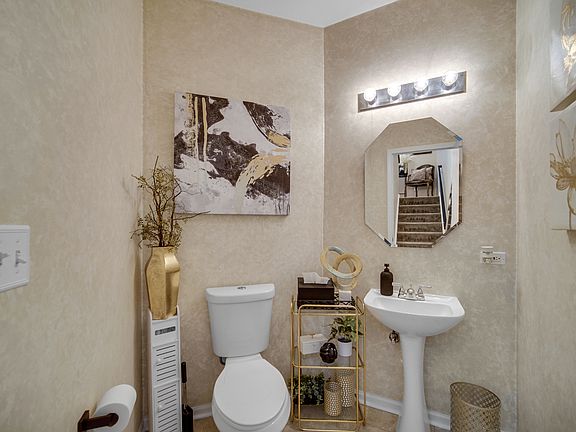 3rd image of 2426 Courtyard Cir Unit 5