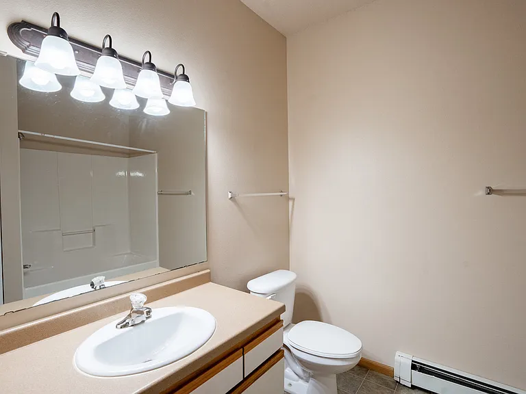 Fargo, ND West Lake Apartments | Bathroom