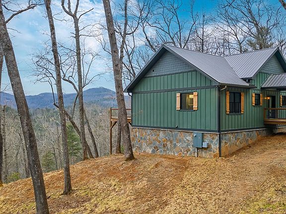 3rd image of 960 Woods Mountain Trl