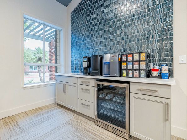 2555 NE Loop 410 APT 0904