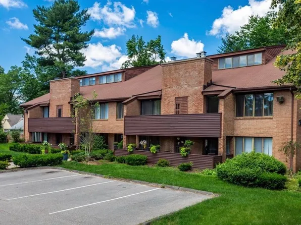 25 Stanley St #C-6, West Hartford, CT 06107