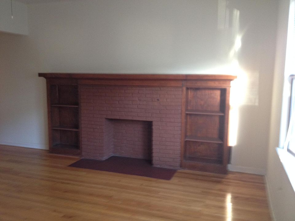 2nd image of 1902 W Montrose Ave