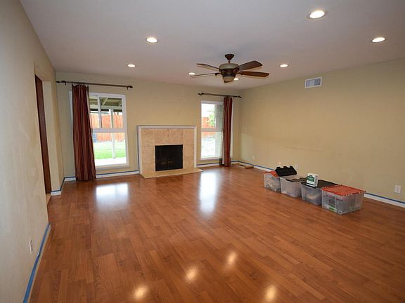 2nd image of 1909 Lakehurst Ave