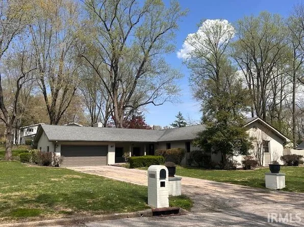 215 Pine Pl, Evansville, IN 47710