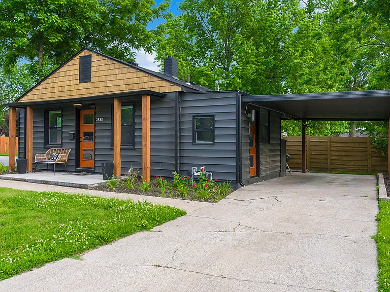 2838 E 14th St — Photo 37