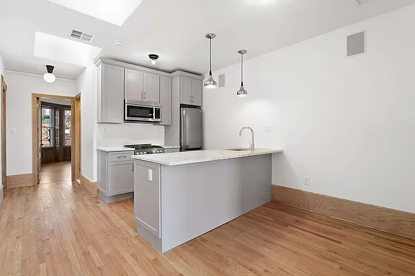 Rented by Compass | media 9