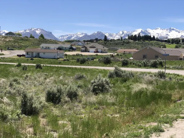 319 Parkchester Cir, Spring Creek, NV 89815