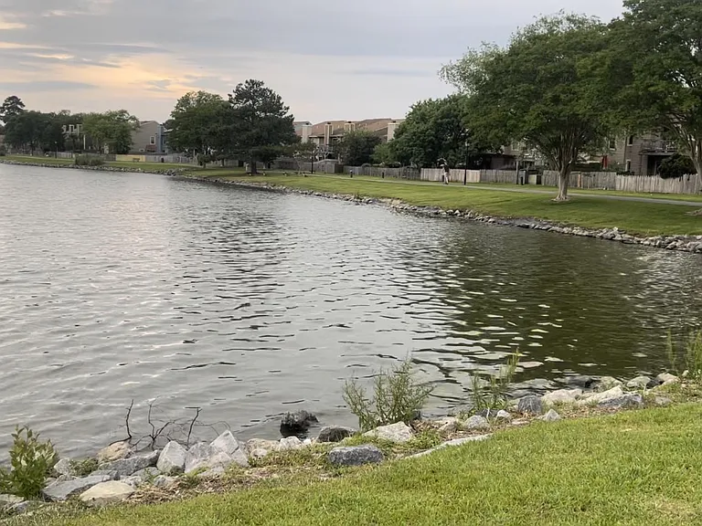 The Lake is about few minutes walking from the house.