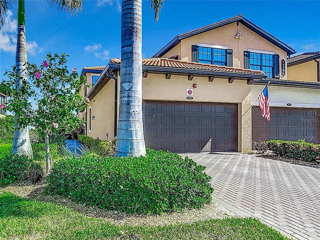 3 bed, 2.0 bath, 1737 sqft, $7,500 — Photo 1