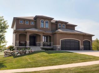 16102 Dellwood Dr, Urbandale, IA 50323
