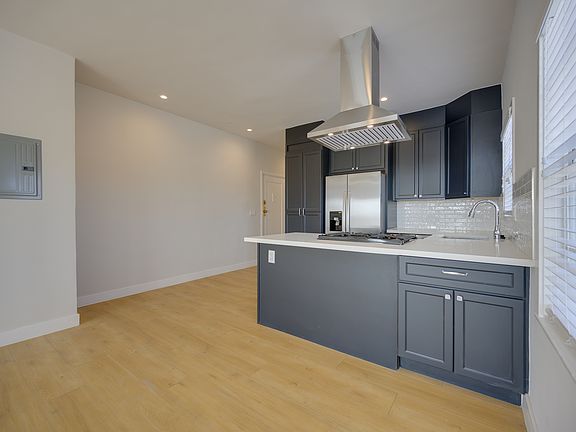 5th image of 3035 West Blvd #204