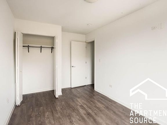5th image of 940 W Winona St #F507