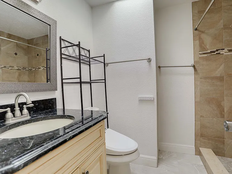 633 Spring Oaks Blvd — Photo 23