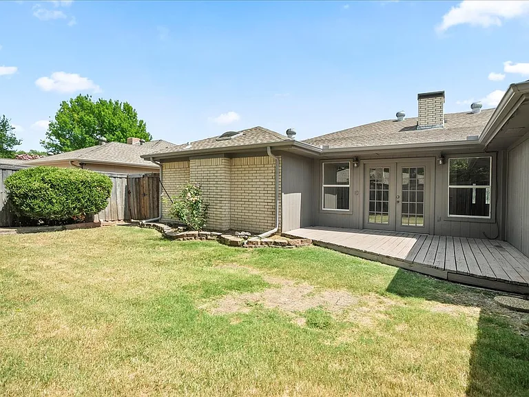 2309 Lawndale Dr — Photo 25
