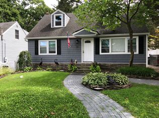 26 Covington St, Huntington Station, NY 11746
