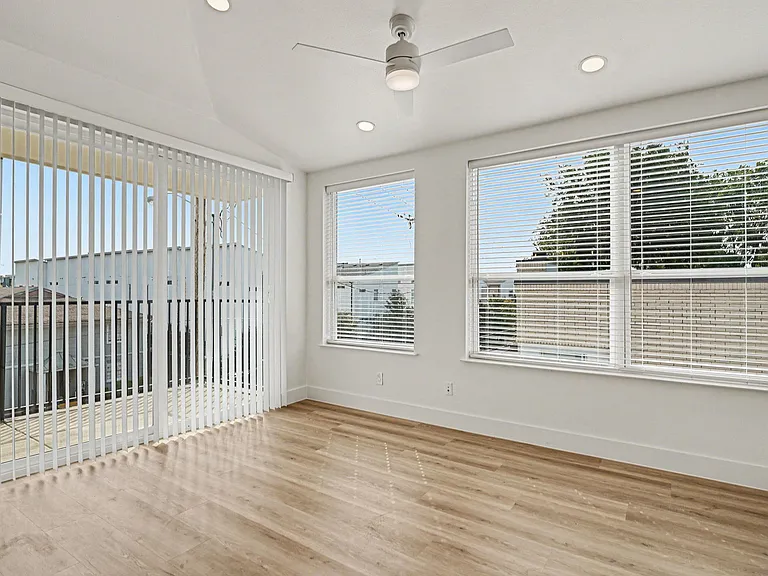 2217 N Fitzhugh Ave #301 — Photo 9