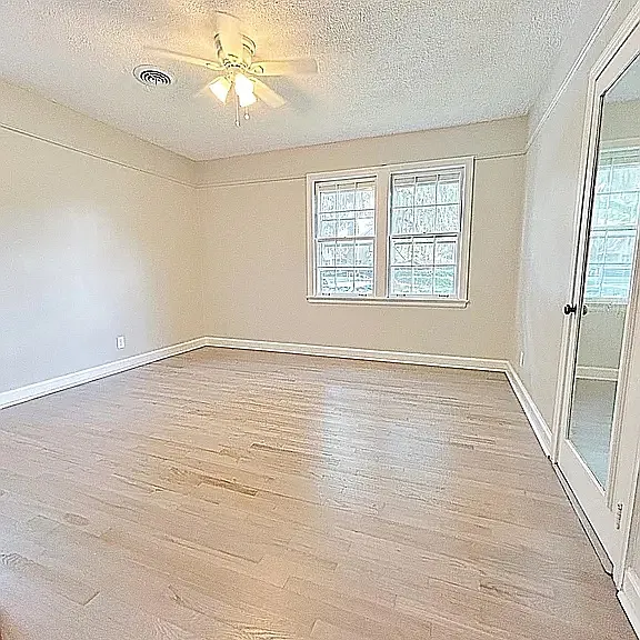 2100 Gloucester St — Photo 7