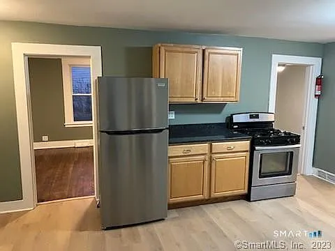 2 bed, 1.0 bath, 2884 sqft, $1,750 — Photo 2