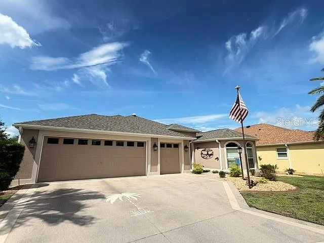 3 bed, 2.0 bath, 1949 sqft, $2,550 — Photo 3