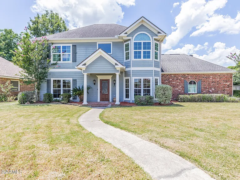 300 Oak Hollow Dr — Photo 4