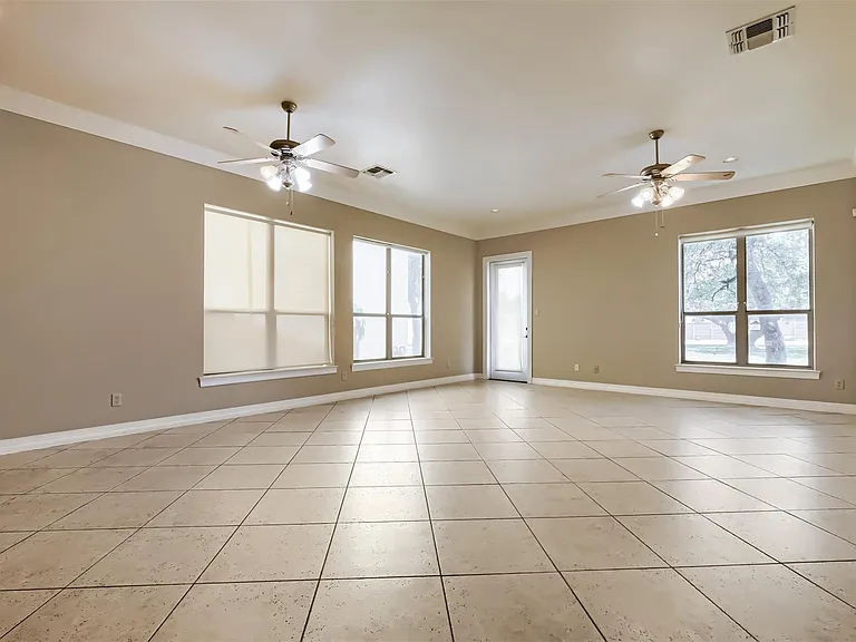 2506 Camden Park — Photo 8