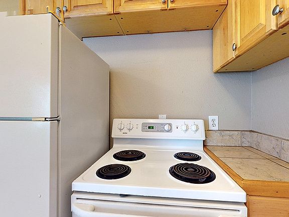 3rd image of 1255 N Race St Unit 5