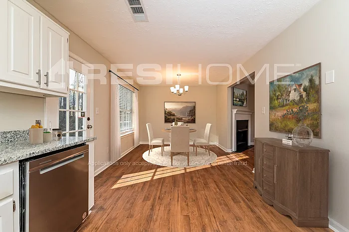 3 bed, 2.5 bath, 1296 sqft, $1,565 — Photo 4