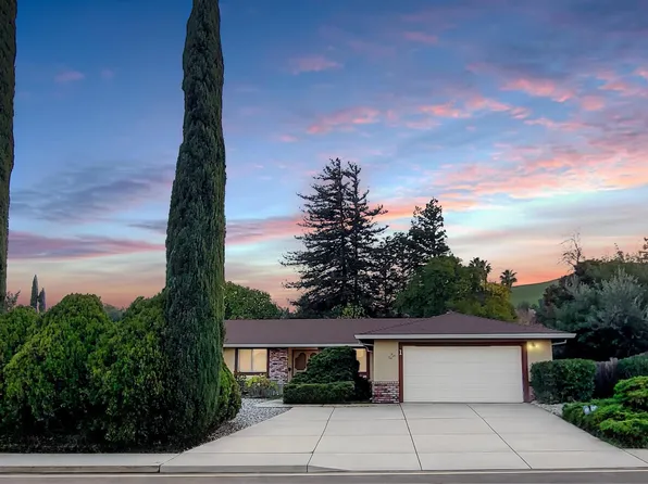 1 Castlewood Dr, Pittsburg, CA 94565