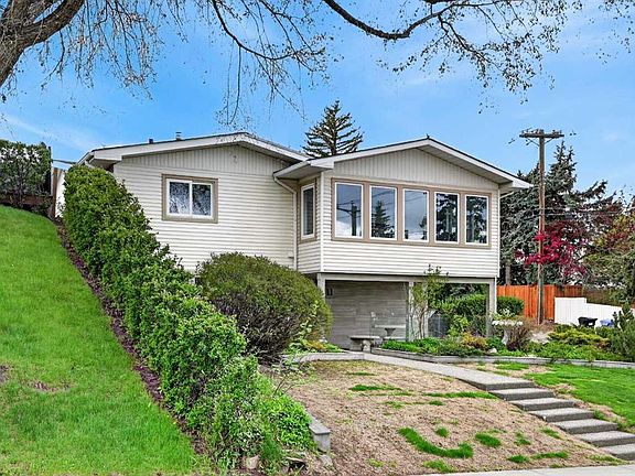 3rd image of 11 E Selkirk Dr SW